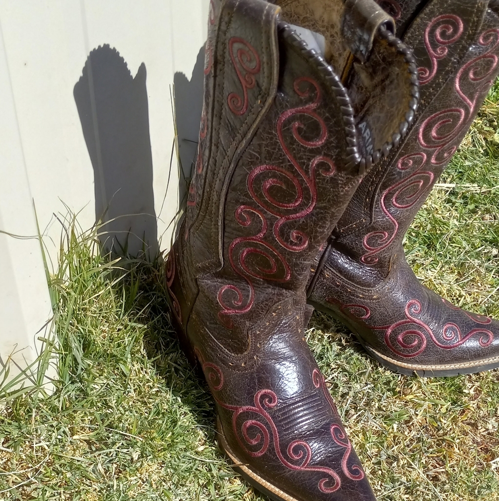 Ariat Women's Size 8B Heritage Western Boots pink  Embroidered Rustic ￼Brown